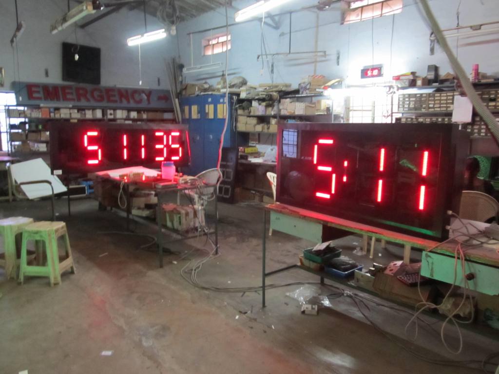 jumbo-digital-clocks-s6UZ3dRr